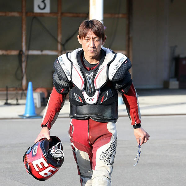 オートレース佐々木啓ヘルメット値下げしました！ 2着の佐々木啓はSS王座決定戦TR出場へ／飯塚｜ニュース