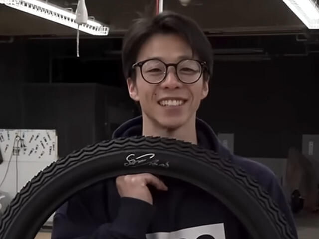 オートレース公式ファンクラブに浅倉 樹良選手 直筆サイン入り「練習用