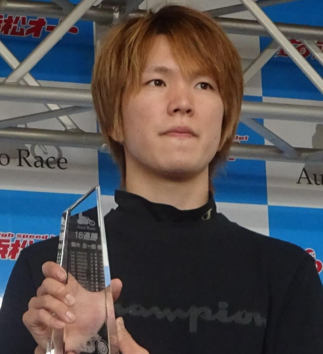 18連勝を達成した鈴木圭一郎選手（浜松:32期）の表彰式が行われました！