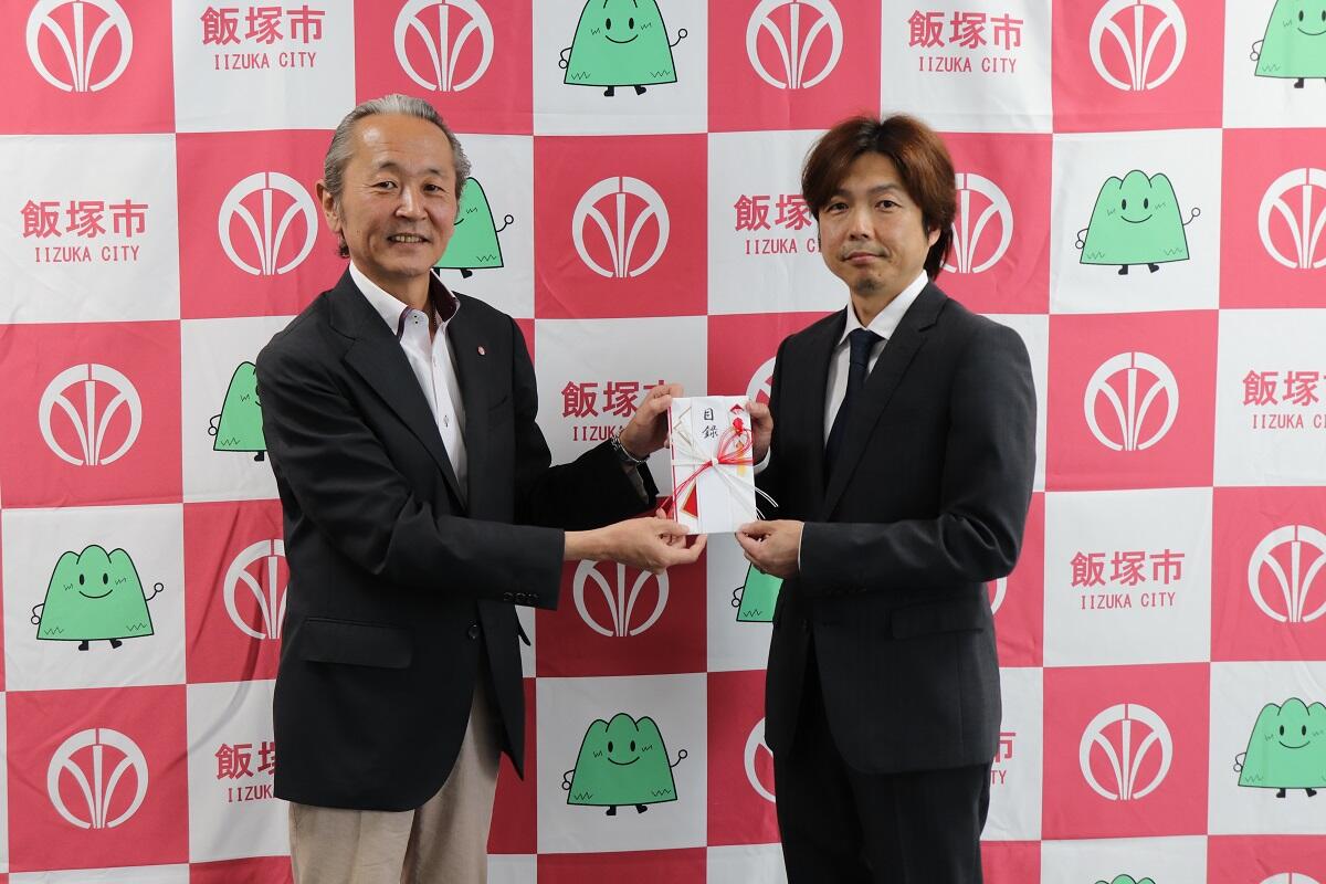 選手会 西日本支部が能登半島復興支援チャリティゴルフコンペ義援金を飯塚市に預託しました
