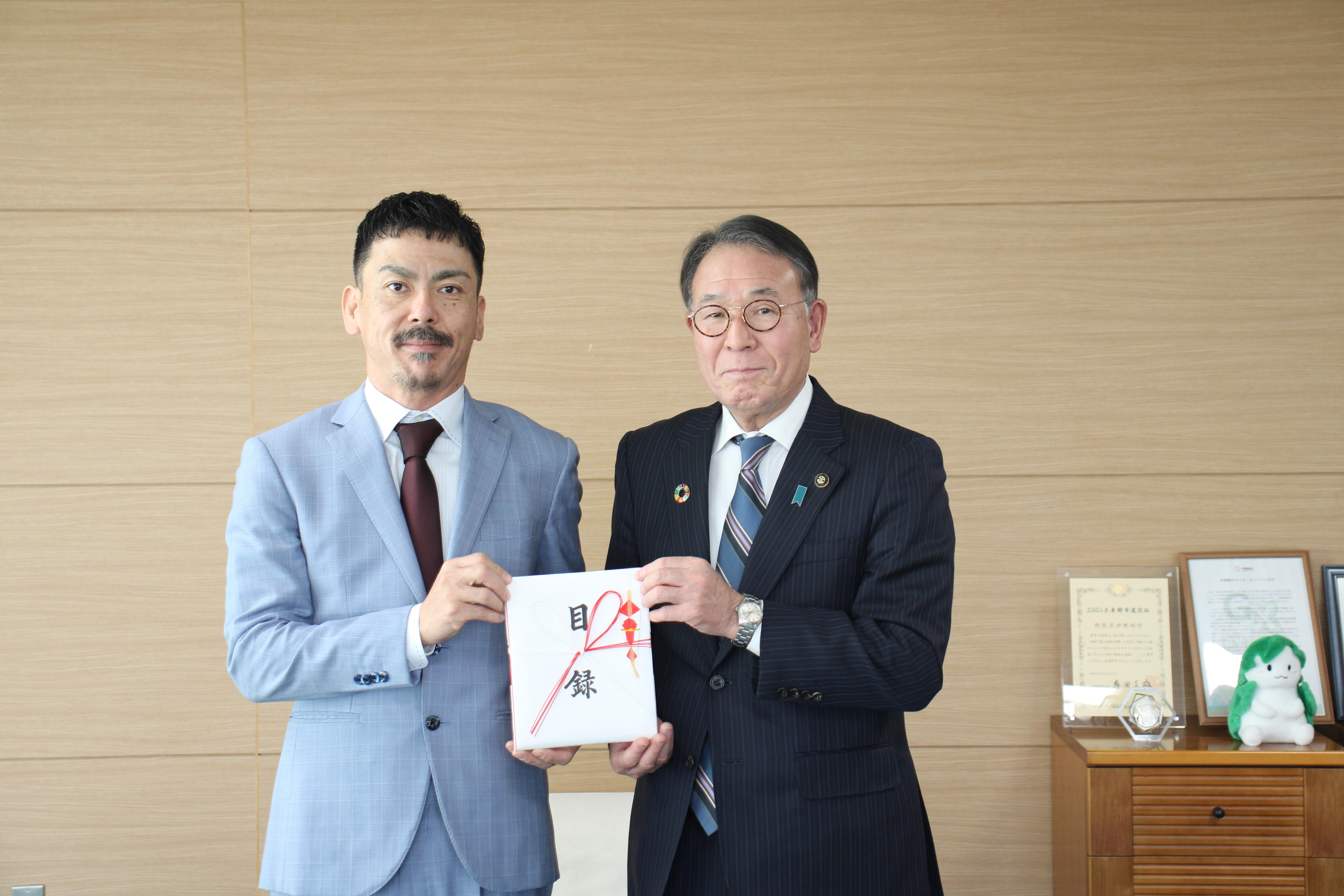 （一社）全日本オートレース選手会伊勢崎支部が 伊勢崎市へふるさと納税【寄付金】を行いました