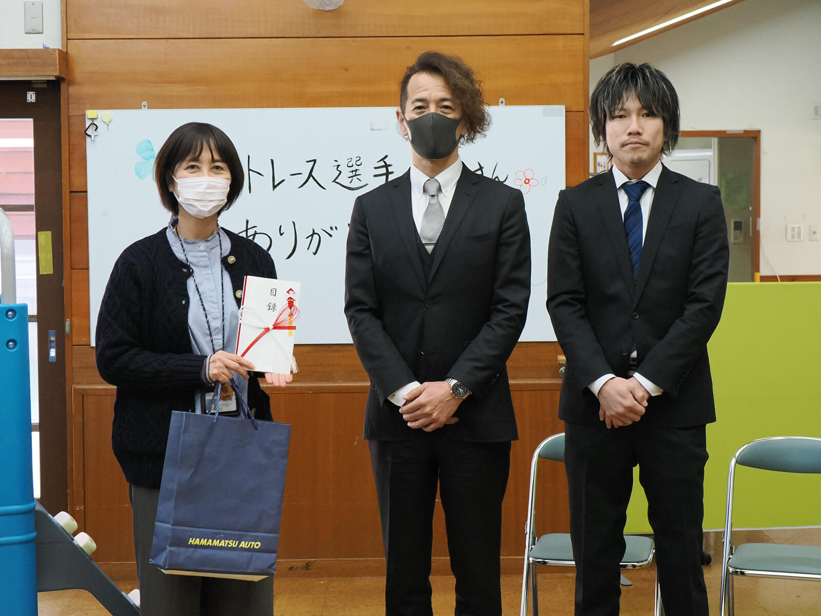 （一社）全日本オートレース選手会浜松支部が浜松市の児童福祉施設へ玩具類の寄贈を行いました