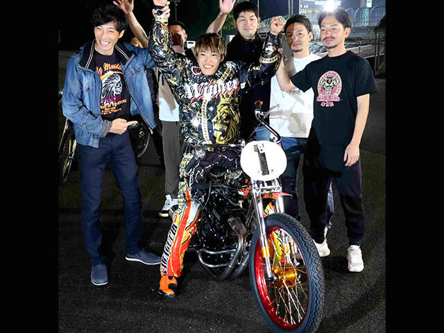 【報知提供】スタート直後に3車落車　波乱の優勝戦を制した佐藤励が道中逆転で大会連覇＆SG3度目V～SG飯塚