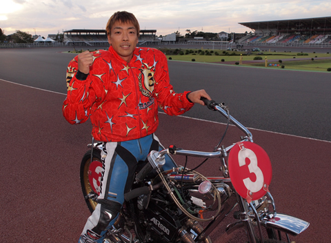 青山周平選手が４月からno 1勝負服を着用します インフォメーション オートレース Autorace Official Website